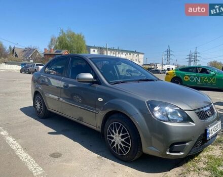 Серый Киа Рио, объемом двигателя 1.4 л и пробегом 194 тыс. км за 5700 $, фото 1 на Automoto.ua