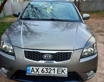 Серый Киа Рио, объемом двигателя 1.4 л и пробегом 200 тыс. км за 5200 $, фото 1 на Automoto.ua