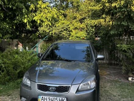 Серый Киа Рио, объемом двигателя 1.4 л и пробегом 210 тыс. км за 2999 $, фото 1 на Automoto.ua