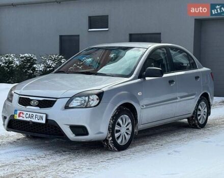 Серый Киа Рио, объемом двигателя 1.4 л и пробегом 89 тыс. км за 4900 $, фото 1 на Automoto.ua