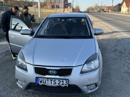 Сірий Кіа Ріо, об'ємом двигуна 1.4 л та пробігом 102 тис. км за 1900 $, фото 1 на Automoto.ua