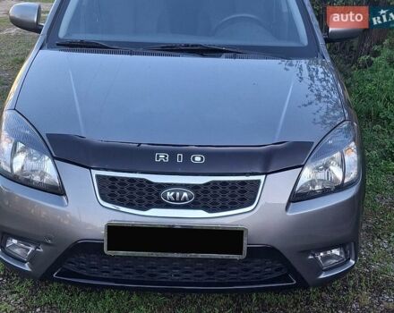 Серый Киа Рио, объемом двигателя 1.4 л и пробегом 70 тыс. км за 6200 $, фото 1 на Automoto.ua