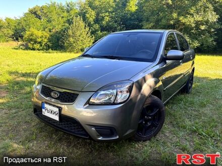 Сірий Кіа Ріо, об'ємом двигуна 1.4 л та пробігом 167 тис. км за 5400 $, фото 1 на Automoto.ua