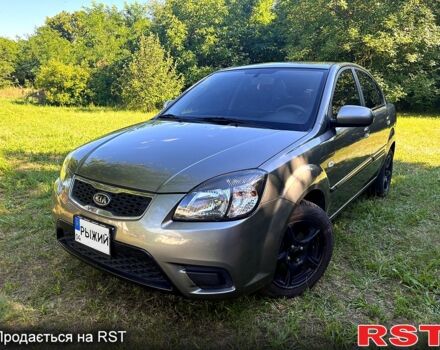 Серый Киа Рио, объемом двигателя 1.4 л и пробегом 167 тыс. км за 5400 $, фото 1 на Automoto.ua