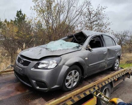 Серый Киа Рио, объемом двигателя 1 л и пробегом 137 тыс. км за 1200 $, фото 1 на Automoto.ua