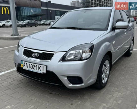 Серый Киа Рио, объемом двигателя 1.4 л и пробегом 130 тыс. км за 7800 $, фото 1 на Automoto.ua