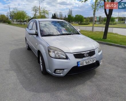Серый Киа Рио, объемом двигателя 1.4 л и пробегом 201 тыс. км за 6500 $, фото 1 на Automoto.ua
