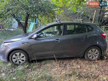 Серый Киа Рио, объемом двигателя 1.4 л и пробегом 205 тыс. км за 5400 $, фото 1 на Automoto.ua