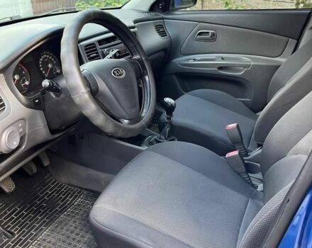 Синий Киа Рио, объемом двигателя 1.4 л и пробегом 267 тыс. км за 4500 $, фото 2 на Automoto.ua