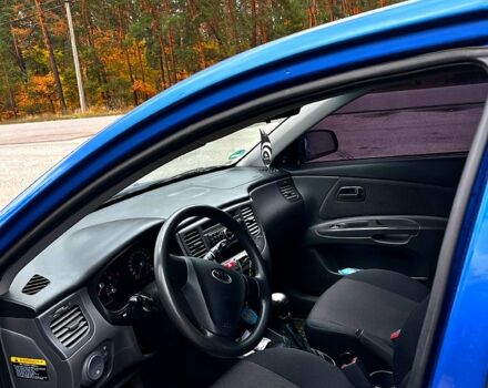 Синий Киа Рио, объемом двигателя 1.4 л и пробегом 198 тыс. км за 5300 $, фото 6 на Automoto.ua