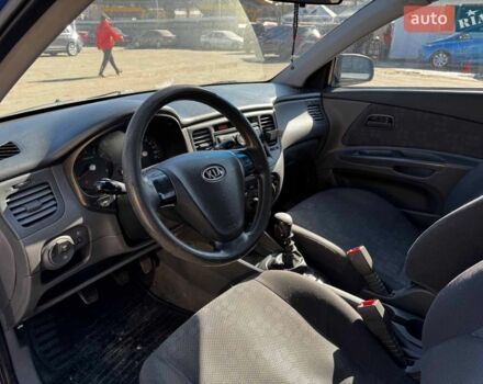 Синий Киа Рио, объемом двигателя 1.4 л и пробегом 343 тыс. км за 3490 $, фото 12 на Automoto.ua