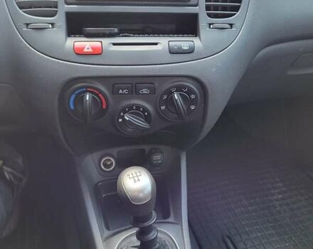 Синій Кіа Ріо, об'ємом двигуна 1.4 л та пробігом 85 тис. км за 5900 $, фото 8 на Automoto.ua
