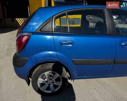 Синий Киа Рио, объемом двигателя 1.4 л и пробегом 343 тыс. км за 3490 $, фото 5 на Automoto.ua