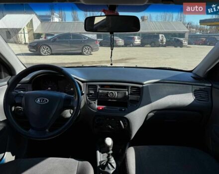 Синий Киа Рио, объемом двигателя 1.4 л и пробегом 343 тыс. км за 3490 $, фото 21 на Automoto.ua