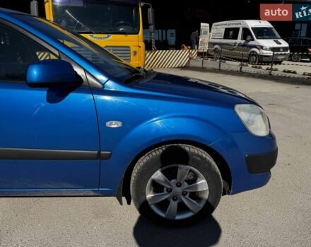 Синий Киа Рио, объемом двигателя 1.4 л и пробегом 343 тыс. км за 3490 $, фото 4 на Automoto.ua