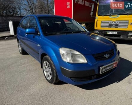 Синий Киа Рио, объемом двигателя 1.4 л и пробегом 343 тыс. км за 3490 $, фото 2 на Automoto.ua