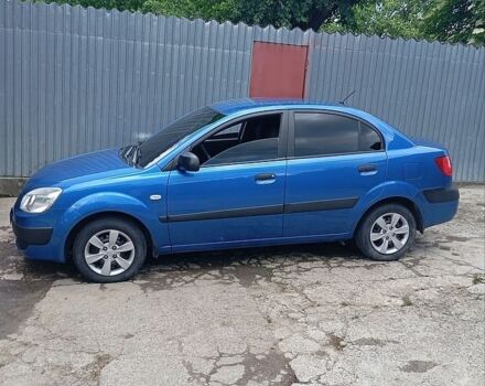 Синий Киа Рио, объемом двигателя 1.4 л и пробегом 180 тыс. км за 3800 $, фото 4 на Automoto.ua