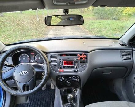 Синий Киа Рио, объемом двигателя 1.4 л и пробегом 142 тыс. км за 4200 $, фото 8 на Automoto.ua