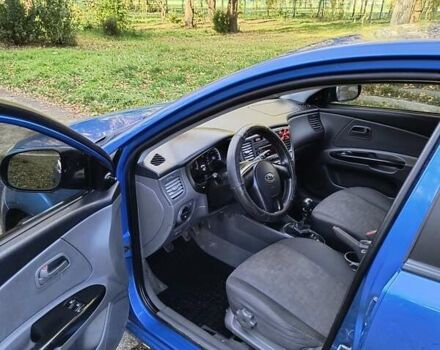 Синий Киа Рио, объемом двигателя 1.4 л и пробегом 142 тыс. км за 4200 $, фото 12 на Automoto.ua