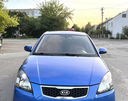 Синий Киа Рио, объемом двигателя 1.5 л и пробегом 275 тыс. км за 5500 $, фото 1 на Automoto.ua