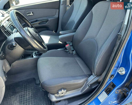 Синій Кіа Ріо, об'ємом двигуна 1.5 л та пробігом 275 тис. км за 5300 $, фото 17 на Automoto.ua