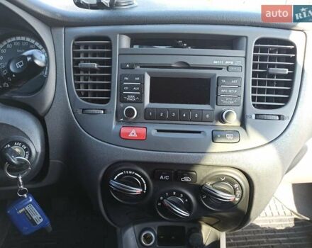 Синий Киа Рио, объемом двигателя 1.4 л и пробегом 185 тыс. км за 5300 $, фото 14 на Automoto.ua