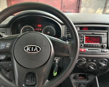 Синий Киа Рио, объемом двигателя 1.4 л и пробегом 230 тыс. км за 4799 $, фото 4 на Automoto.ua