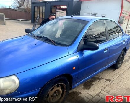Синий Киа Рио, объемом двигателя 1.3 л и пробегом 445 тыс. км за 1700 $, фото 1 на Automoto.ua