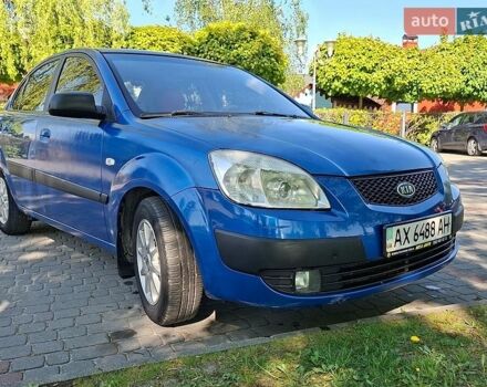 Синій Кіа Ріо, об'ємом двигуна 1.3 л та пробігом 190 тис. км за 2900 $, фото 3 на Automoto.ua