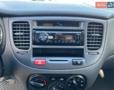 Синій Кіа Ріо, об'ємом двигуна 1.4 л та пробігом 121 тис. км за 5600 $, фото 27 на Automoto.ua