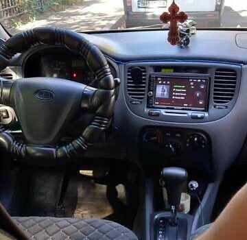 Синий Киа Рио, объемом двигателя 1.6 л и пробегом 193 тыс. км за 5700 $, фото 3 на Automoto.ua