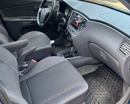 Синій Кіа Ріо, об'ємом двигуна 1.4 л та пробігом 280 тис. км за 3000 $, фото 6 на Automoto.ua