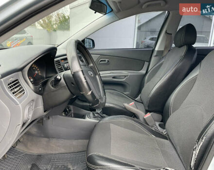 Синий Киа Рио, объемом двигателя 1.4 л и пробегом 176 тыс. км за 4600 $, фото 9 на Automoto.ua