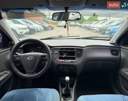 Синий Киа Рио, объемом двигателя 1.4 л и пробегом 252 тыс. км за 2999 $, фото 12 на Automoto.ua