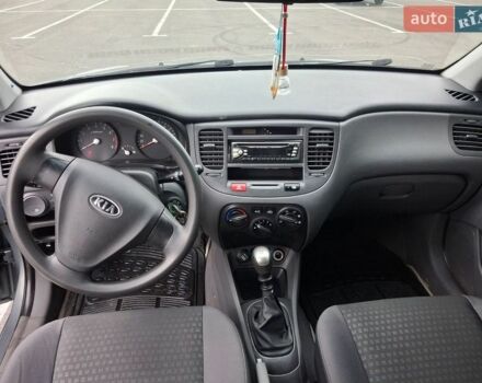 Синий Киа Рио, объемом двигателя 1.4 л и пробегом 170 тыс. км за 4200 $, фото 3 на Automoto.ua
