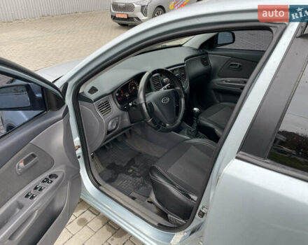 Синий Киа Рио, объемом двигателя 1.4 л и пробегом 176 тыс. км за 4600 $, фото 8 на Automoto.ua