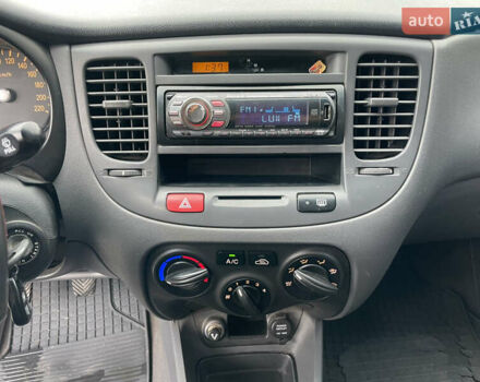 Синий Киа Рио, объемом двигателя 1.4 л и пробегом 176 тыс. км за 4600 $, фото 19 на Automoto.ua