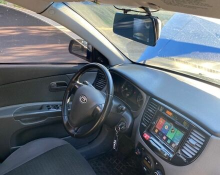 Синий Киа Рио, объемом двигателя 1.4 л и пробегом 258 тыс. км за 3500 $, фото 4 на Automoto.ua