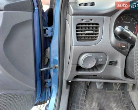 Синий Киа Рио, объемом двигателя 1.4 л и пробегом 279 тыс. км за 5000 $, фото 9 на Automoto.ua