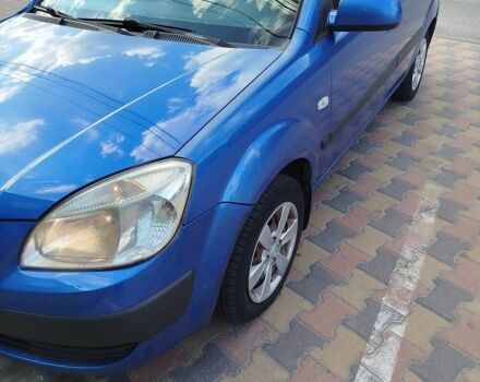 Синий Киа Рио, объемом двигателя 1.4 л и пробегом 279 тыс. км за 5000 $, фото 2 на Automoto.ua