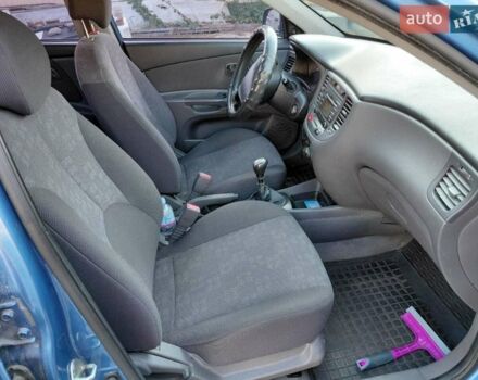 Синий Киа Рио, объемом двигателя 1.4 л и пробегом 279 тыс. км за 5000 $, фото 7 на Automoto.ua