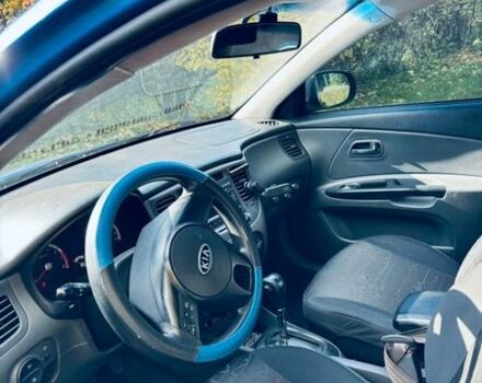 Синий Киа Рио, объемом двигателя 1.4 л и пробегом 300 тыс. км за 5000 $, фото 4 на Automoto.ua