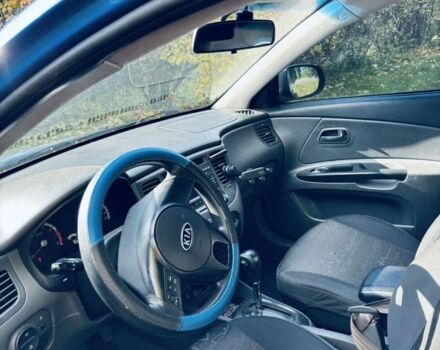 Синий Киа Рио, объемом двигателя 1.4 л и пробегом 300 тыс. км за 4700 $, фото 4 на Automoto.ua