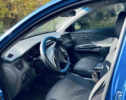 Синий Киа Рио, объемом двигателя 1.4 л и пробегом 250 тыс. км за 5200 $, фото 6 на Automoto.ua