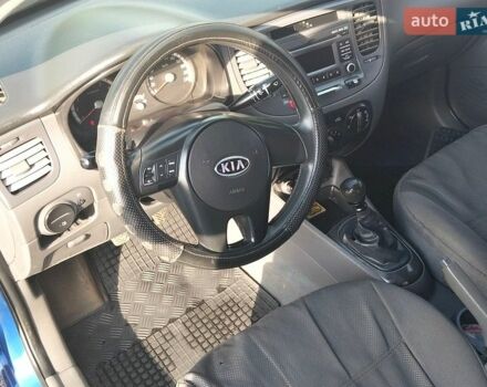 Синий Киа Рио, объемом двигателя 1.4 л и пробегом 308 тыс. км за 4500 $, фото 14 на Automoto.ua