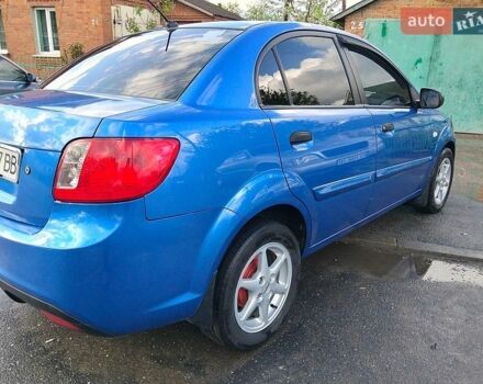 Синий Киа Рио, объемом двигателя 1.4 л и пробегом 308 тыс. км за 4500 $, фото 4 на Automoto.ua