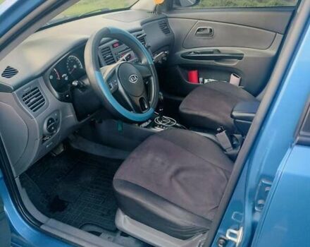 Синій Кіа Ріо, об'ємом двигуна 1.4 л та пробігом 317 тис. км за 4600 $, фото 4 на Automoto.ua
