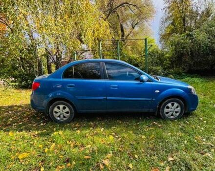 Синий Киа Рио, объемом двигателя 1.4 л и пробегом 300 тыс. км за 5000 $, фото 1 на Automoto.ua