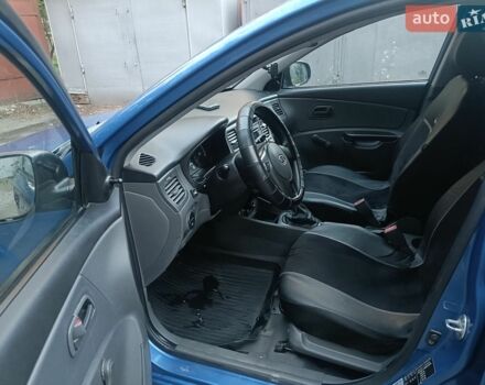 Синий Киа Рио, объемом двигателя 1.4 л и пробегом 215 тыс. км за 3390 $, фото 7 на Automoto.ua