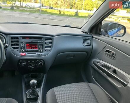 Синий Киа Рио, объемом двигателя 1.4 л и пробегом 88 тыс. км за 5250 $, фото 27 на Automoto.ua